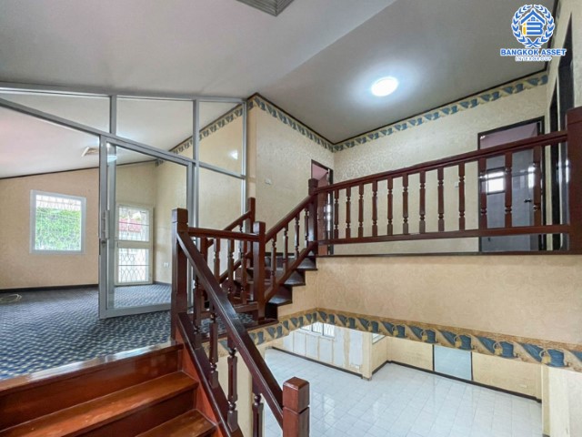 บ้านเดี่ยวมือสองย่านปทุมธานี ม.ปาริชาติ ถนน 345 บ้านแบรนด์คุณภาพระดับ L&H บนเนื้อที่กว้าง 81 ตร.ว. ฟังก์ชัน 4 ห้องนอน 3 ห้องน้ำ 2 ที่จอดรถ บนทำเลดี เชื่อมต่อถ.สะพานนนทบุรี-บางบัวทอง, ถ.ติวานนท์ ได้บ้านหลังใหญ่ในราคาที่คุ้มที่สุด! รีบจองเลย!